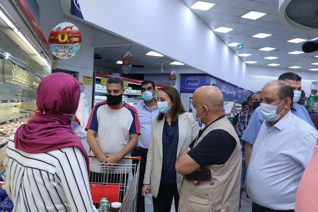 Industry minister checks on prior-Eid trade traffic