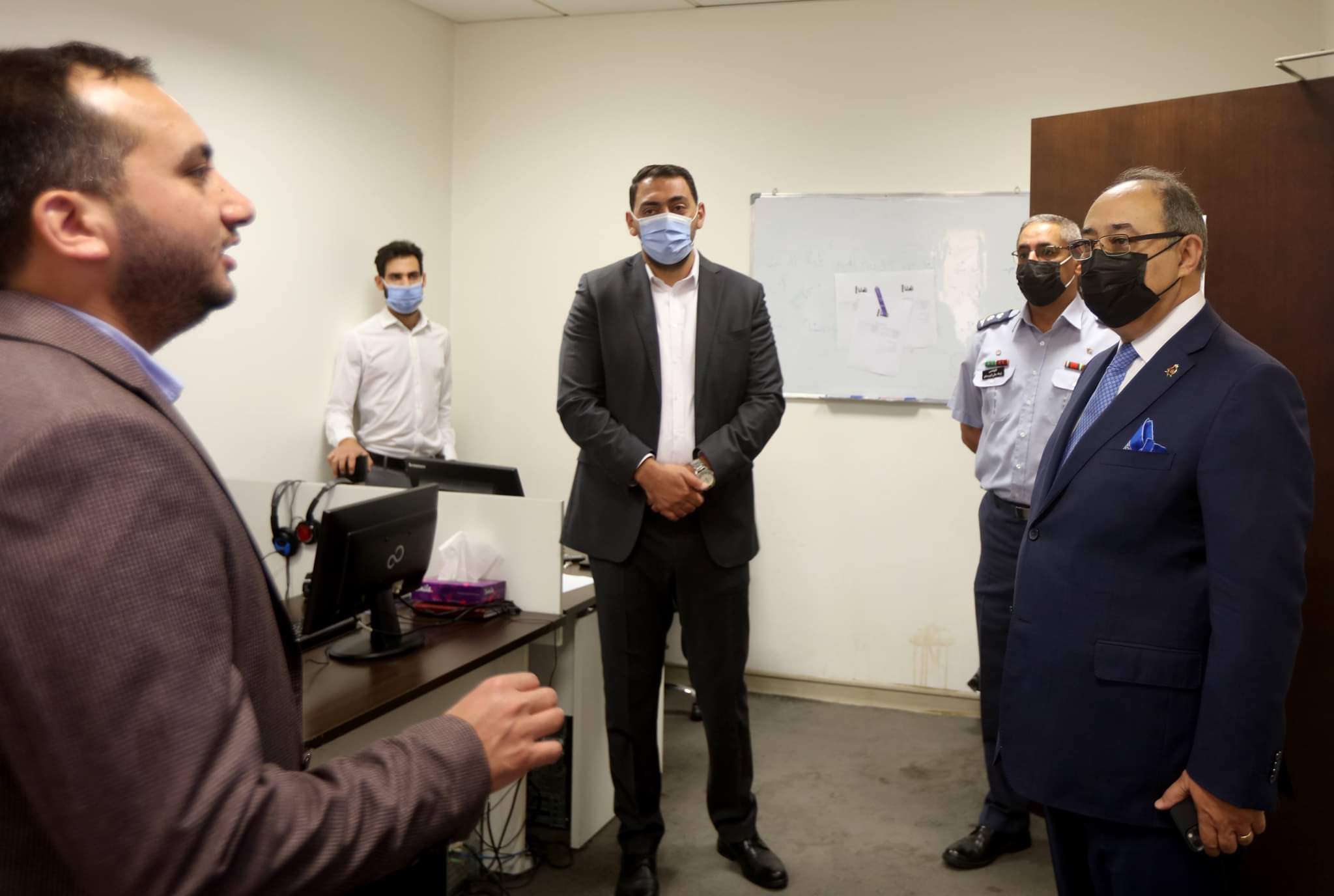 Media minister visits Al-Raya Media Group