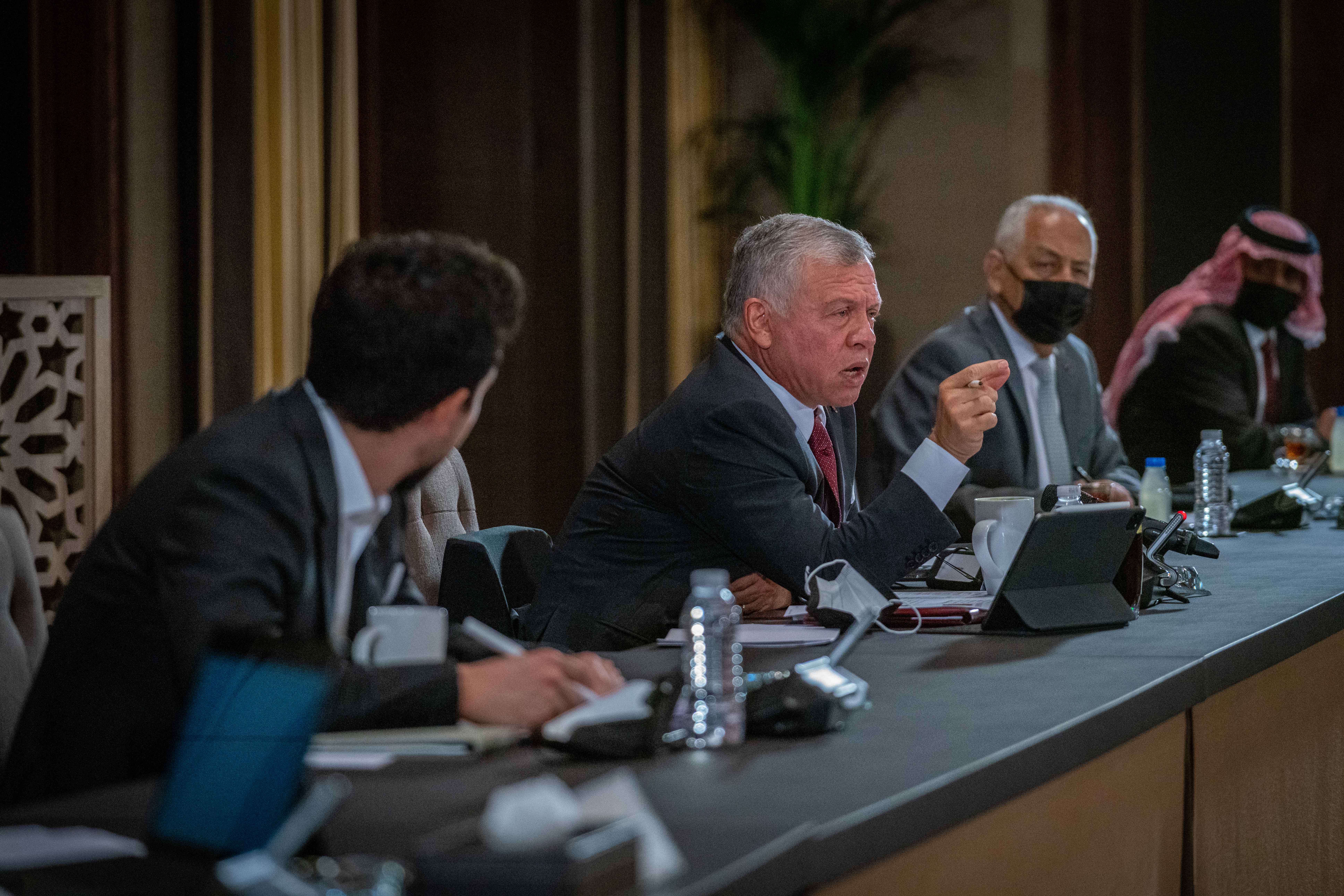 King meets representatives of Palestinian refugee camps in Jordan