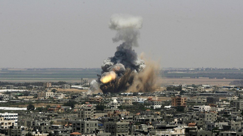 Israeli warplanes shell several sites in Gaza Strip