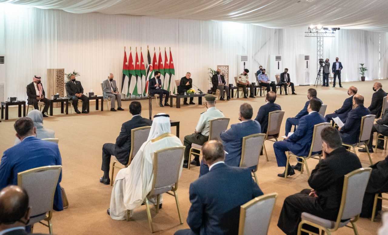 King meets local community leaders in Karak