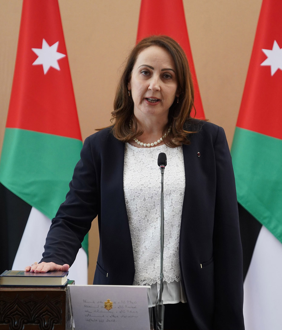 Trade minister tours JEDCO's garment design center, lauds its services to industrial sector