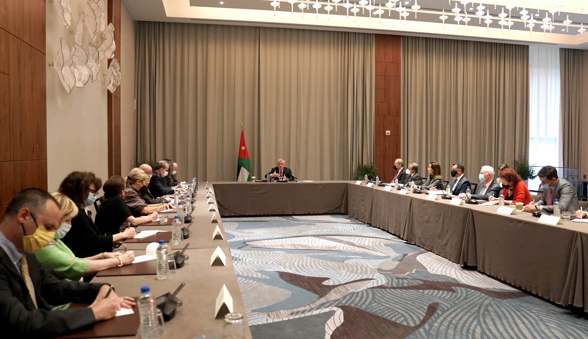 King urges building on positive US steps, international interest to relaunch peace process