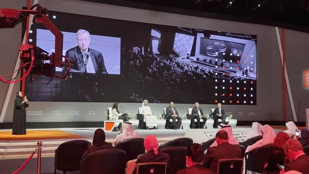 Minister partakes in symposium on gov't communication tools