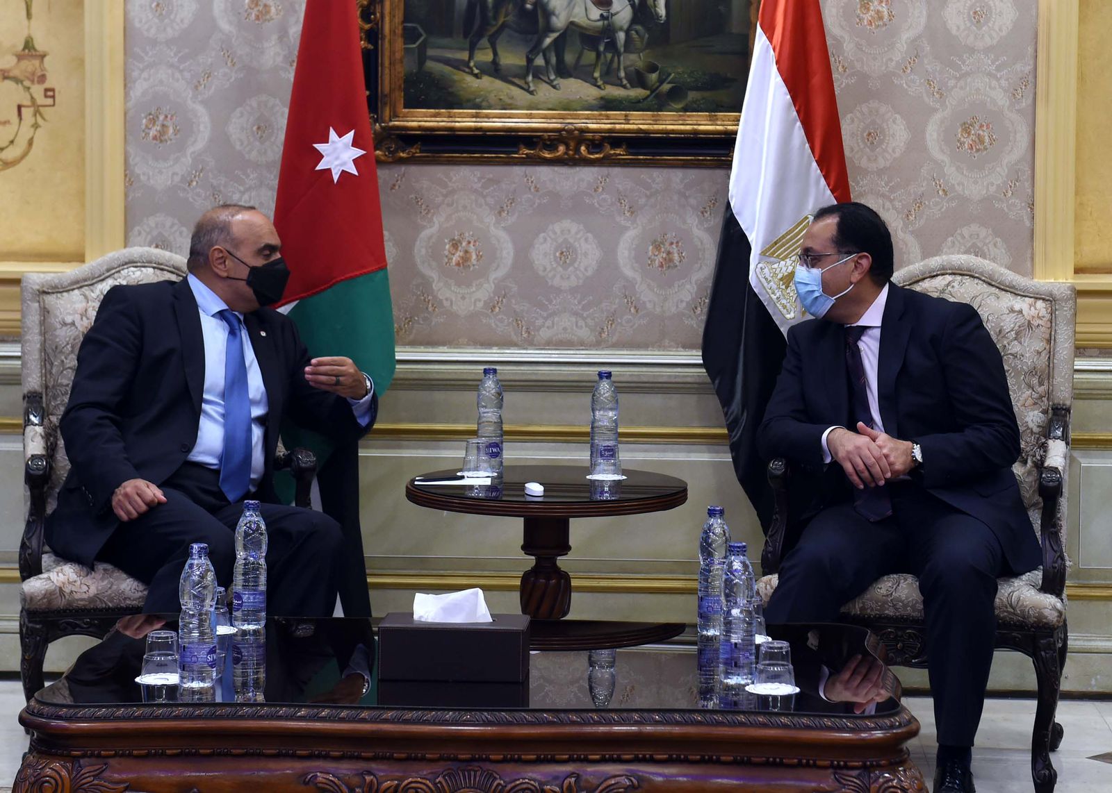 PM, Egyptian counterpart hold talks in Cairo