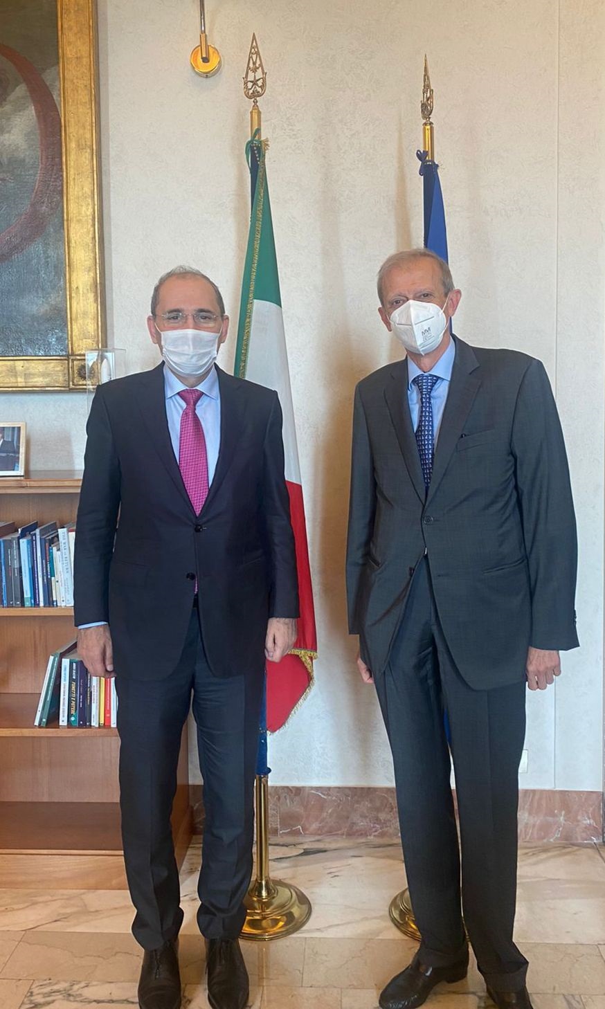 FM meets with Italian lawmakers