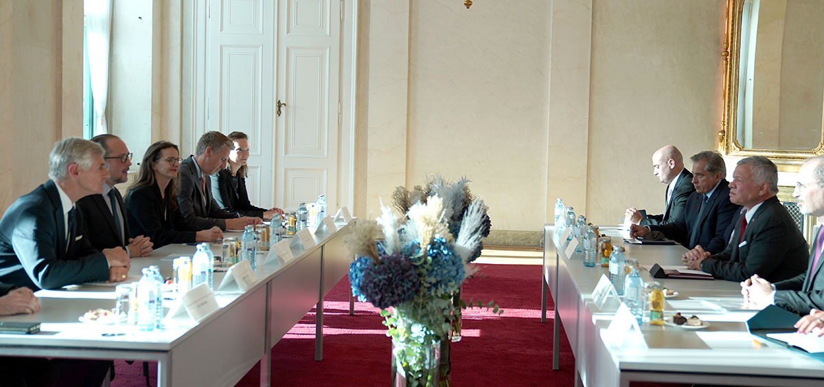 King, Austrian chancellor discuss cooperation