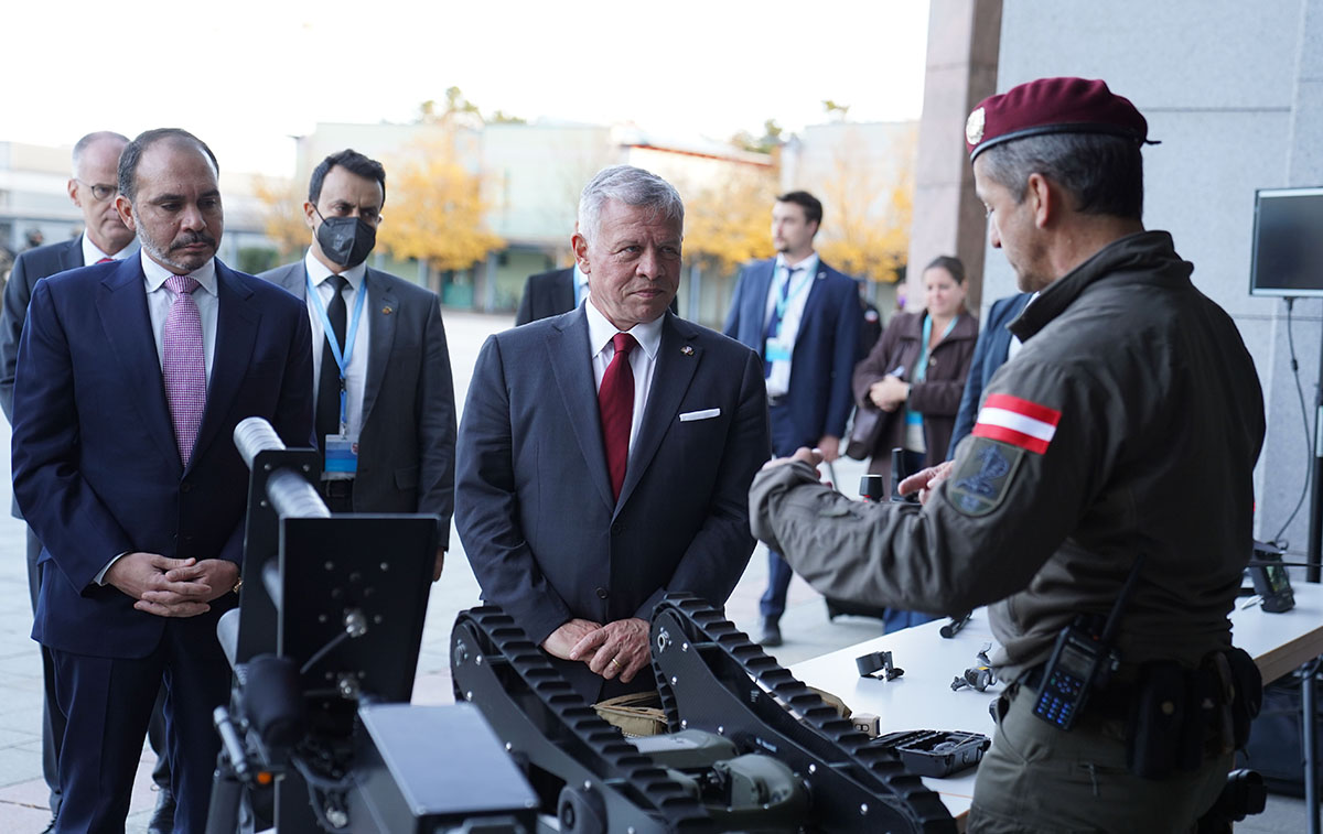 King attends tactical exercise conducted by Austrian Cobra