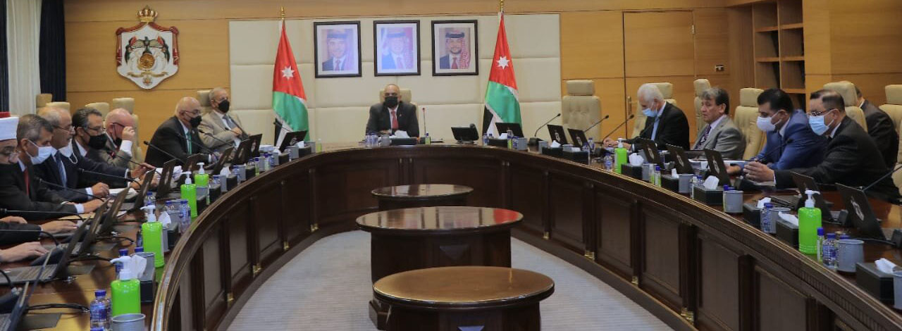 Cabinet reinstates teachers referred to retirement, approves set of laws, regulations