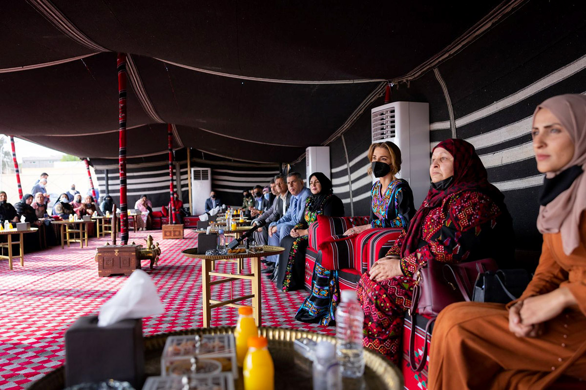Queen Rania meets community leaders in Mafraq’s Sarhan District