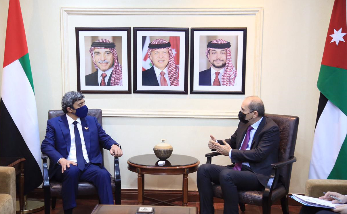 FM, UAE counterpart discuss ties, Mideast issues
