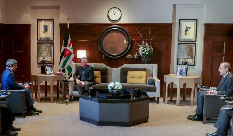 King receives UAE foreign minister