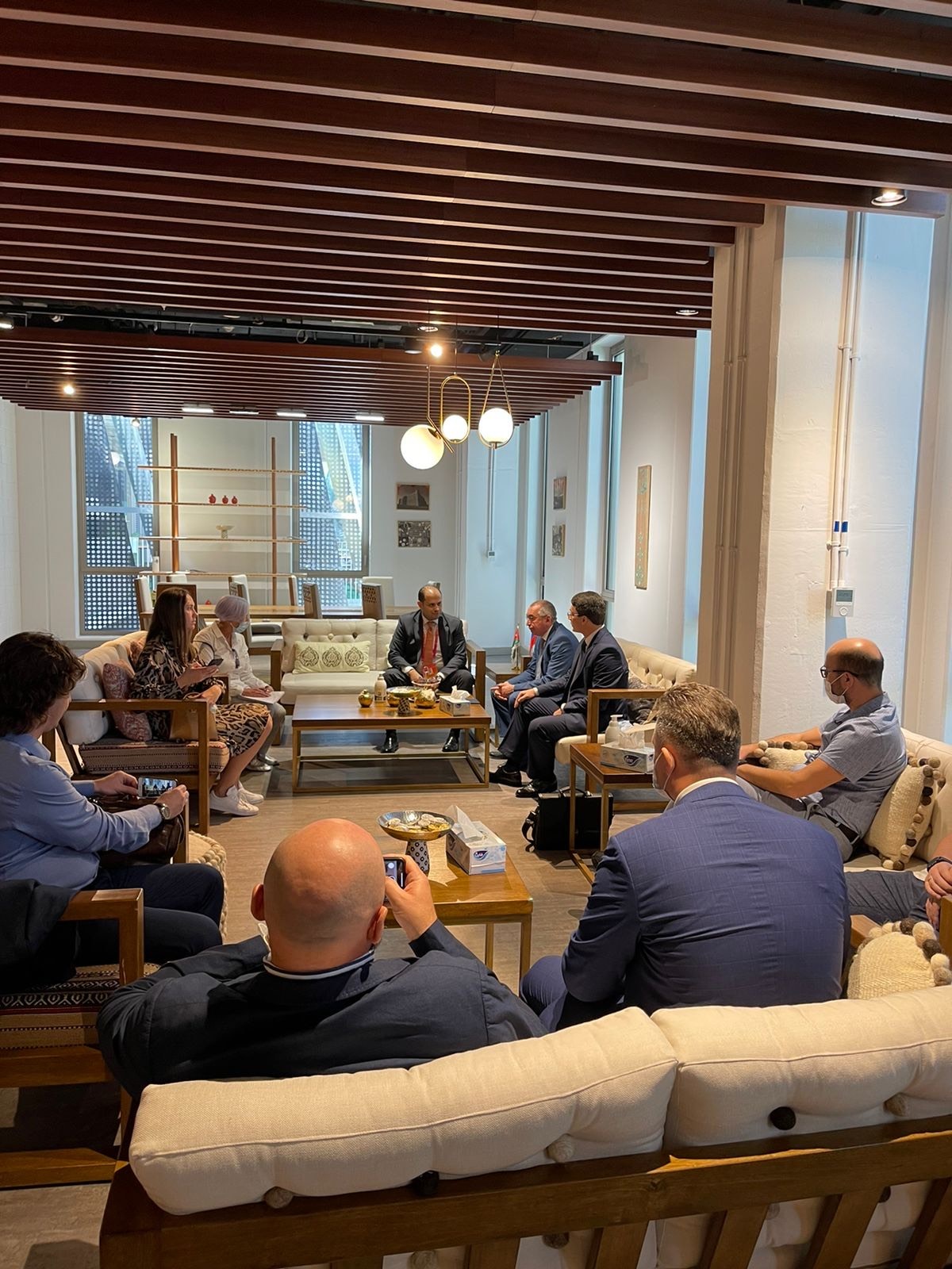 Qatarneh meets Russian economic delegation