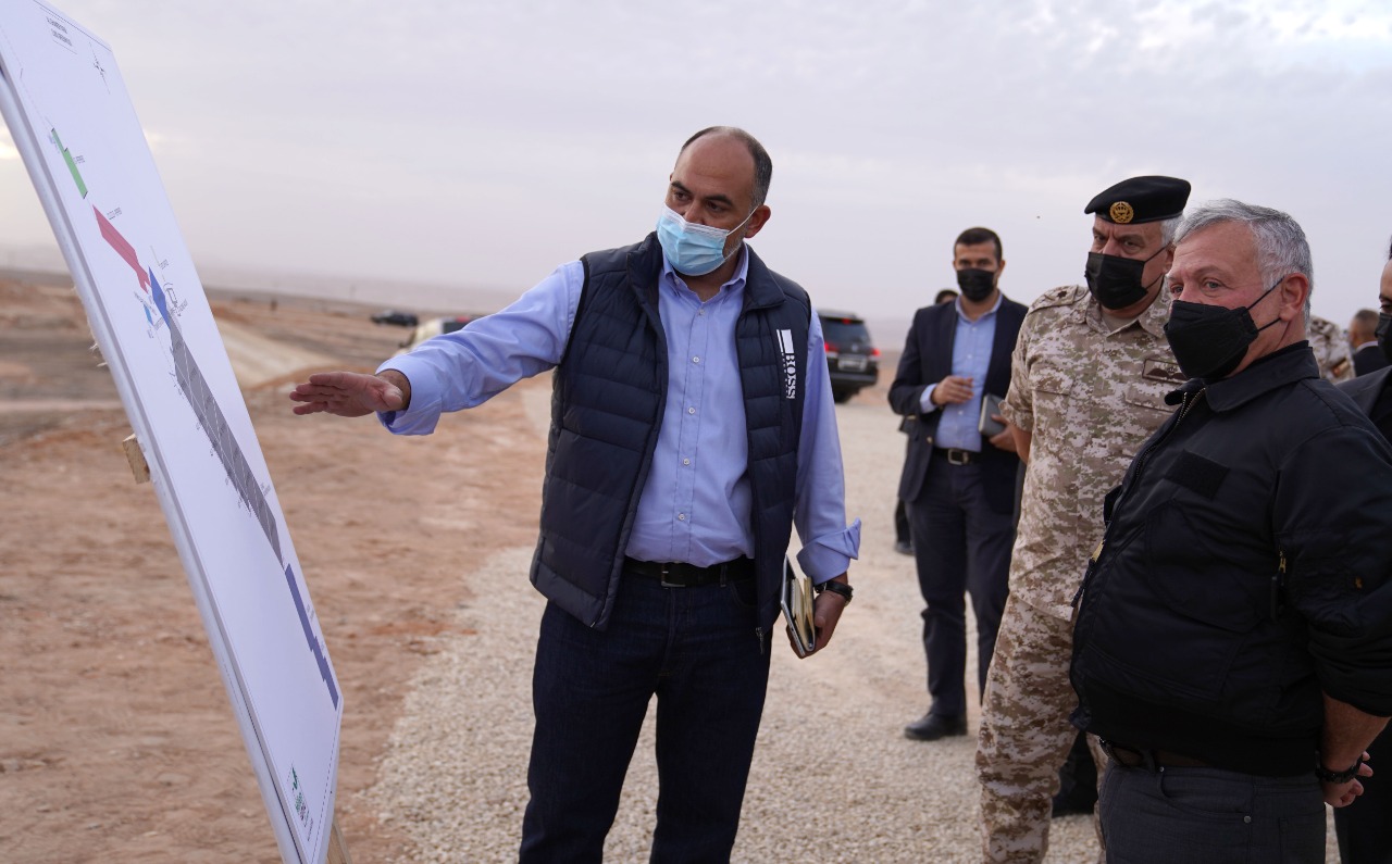 King visits JAF agricultural mega-project in Al Ghamr, urges making it a Jordanian success story