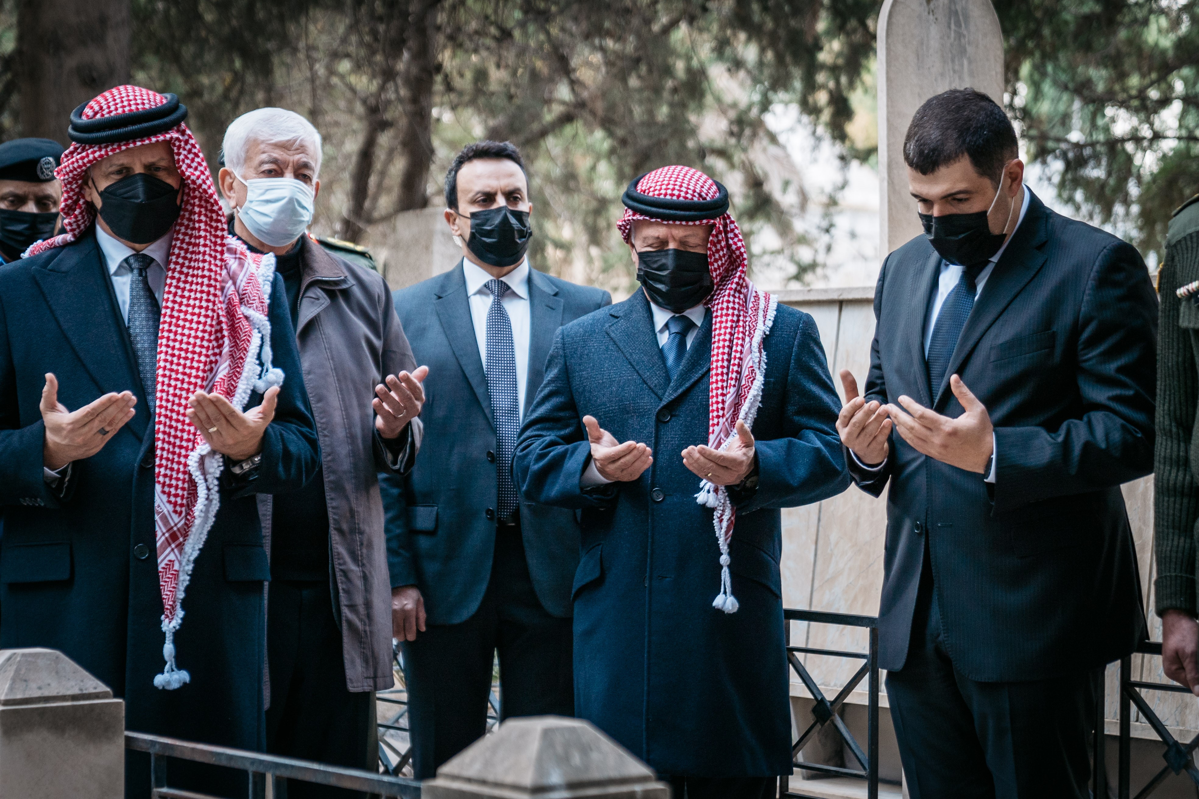 King attends former PM Fayez Tarawneh funeral