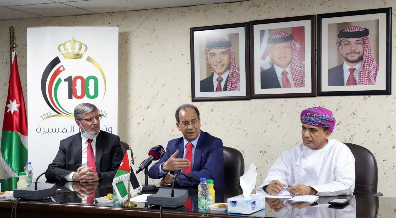 Media minister receives OJA delegation in Petra