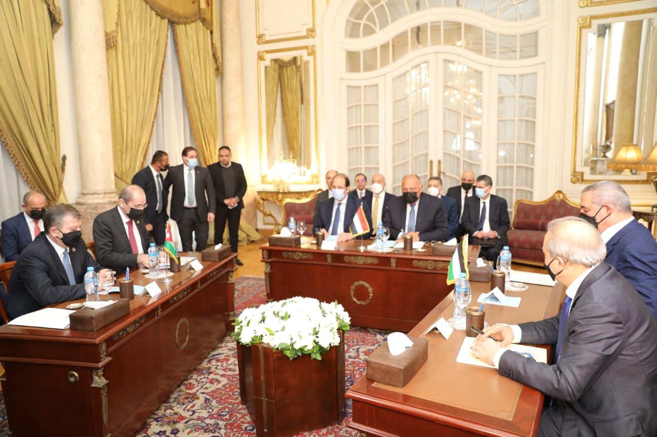 FM, Intelligence Chief partake in meeting with Egyptian, Palestinian counterparts