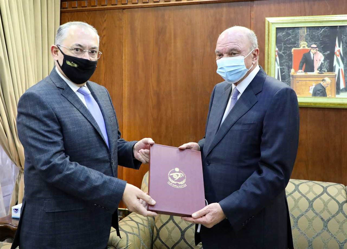 Senate head receives anti-graft commission report