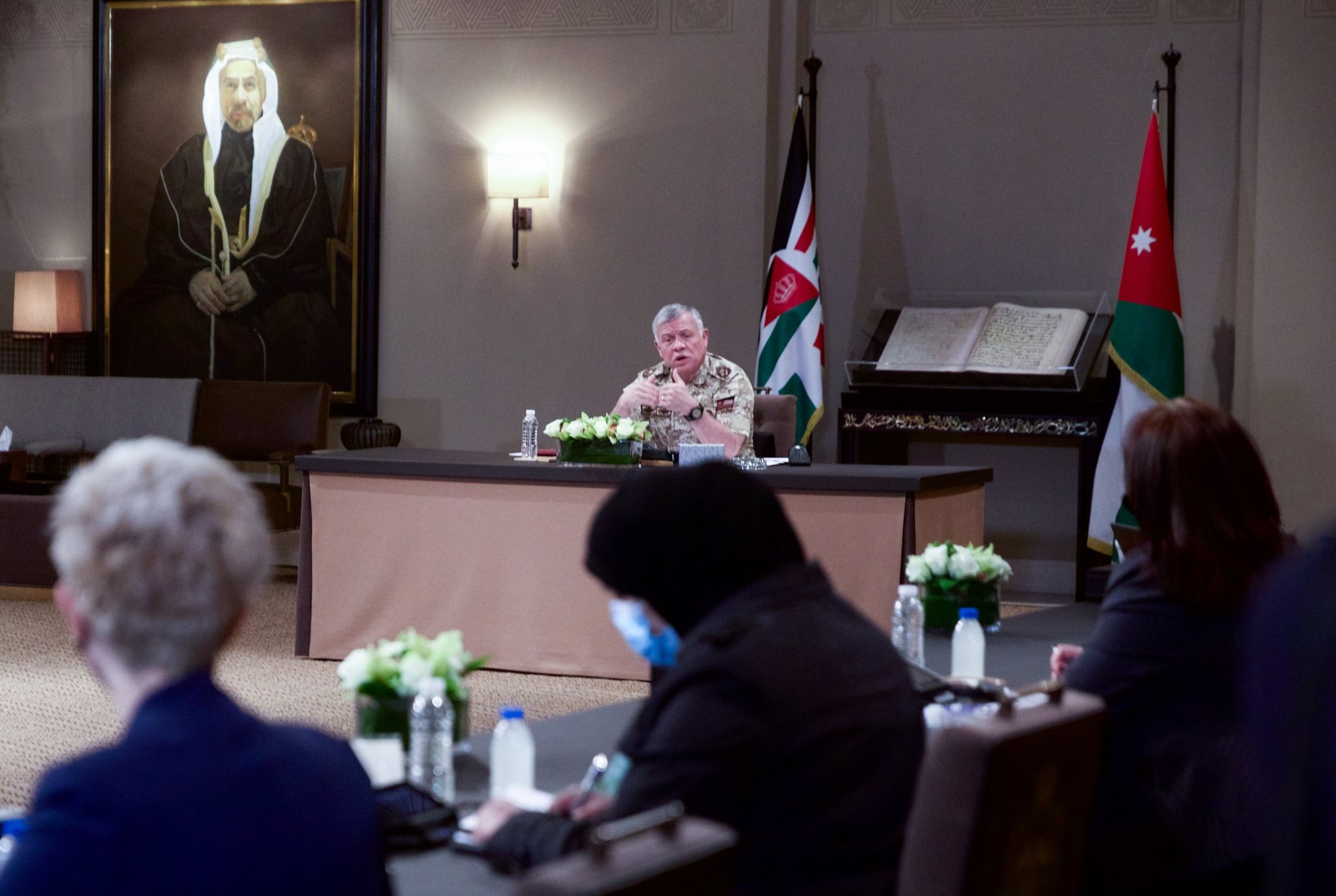 King meets women activists; stresses role of women in ensuring success of Jordan’s political modernisation process
