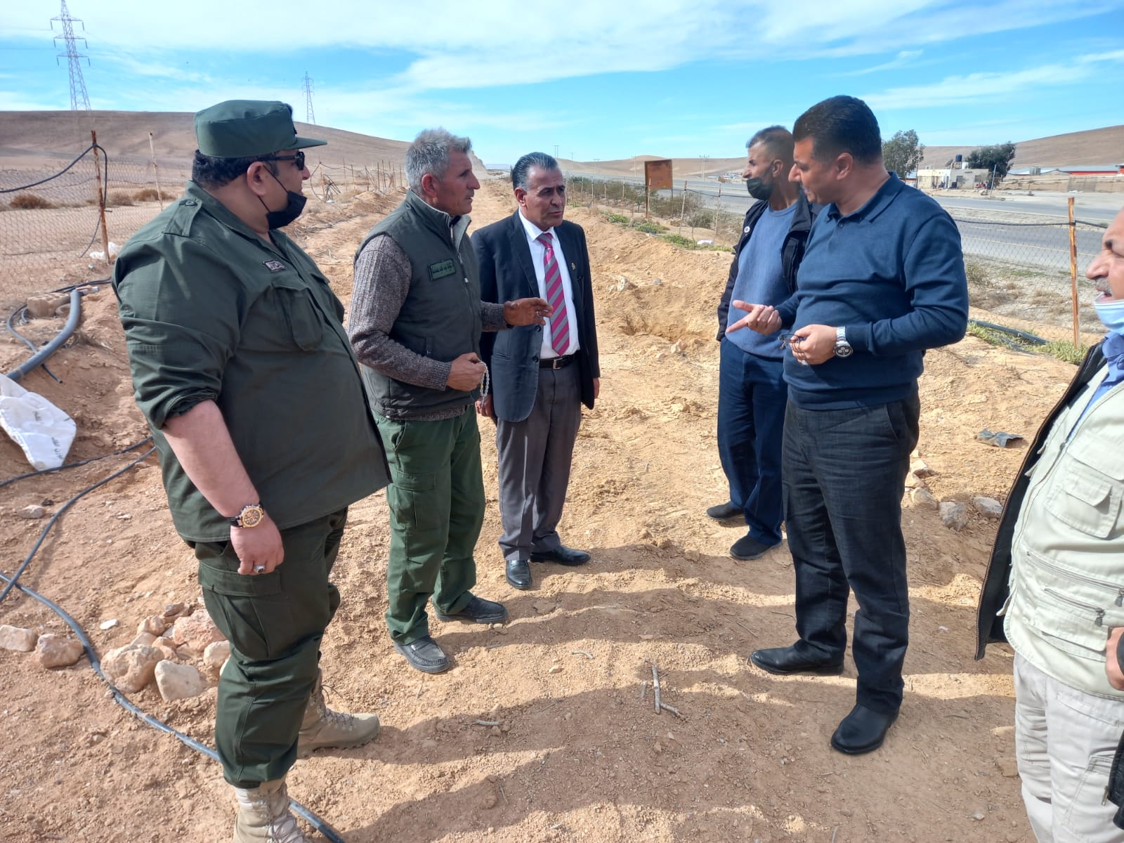 Agriculture minister inspects areas to be planted on desert road sides