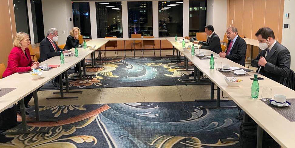 FM, Norwegian counterpart discuss Palestinian issue