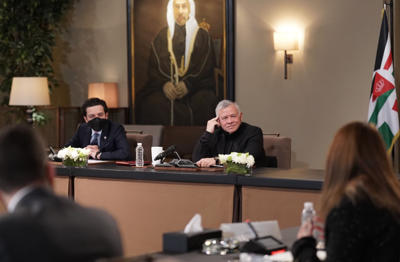 King meets with youth activists, calls for platform-based, not individual-based political parties