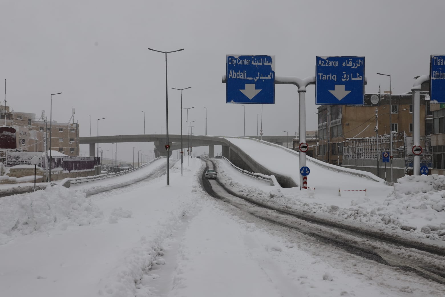 Major storm dumps 30cm of snow, closes roads in Jordan