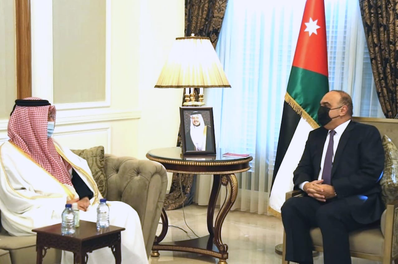 PM meets Qatari labor minister