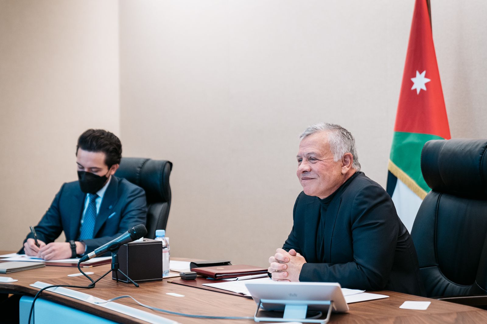 King meets with economists, says national workshops should lead to comprehensive economic roadmap