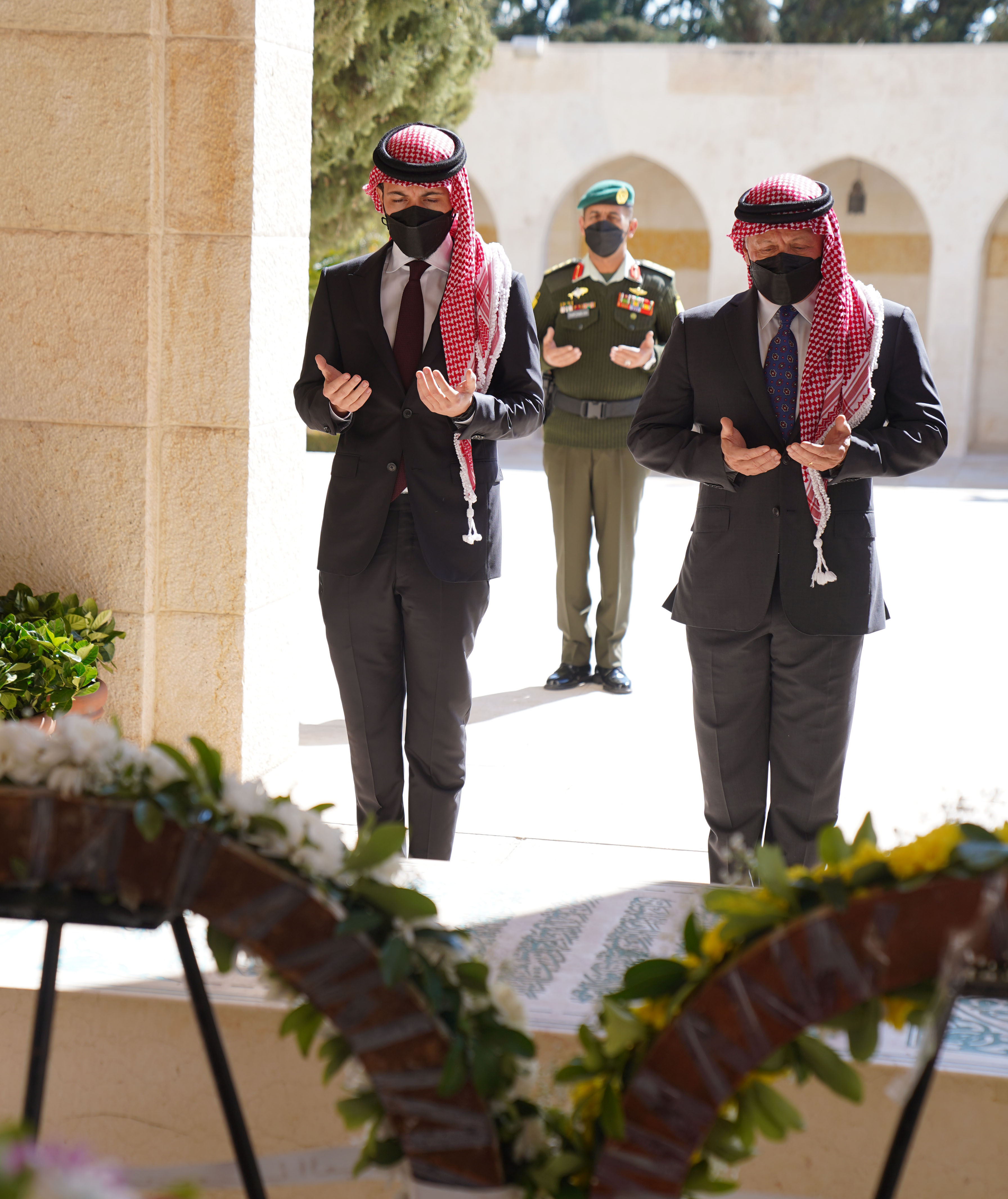 King, Crown Prince visit King Hussein’s tomb on 23rd anniversary of his passing