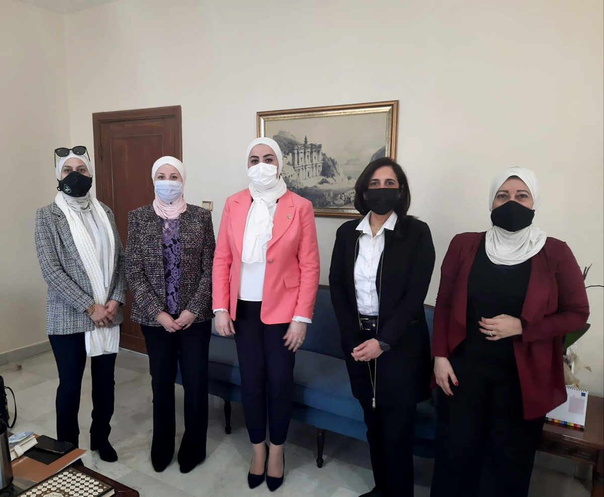 Legal affairs minister receives women figures, activists