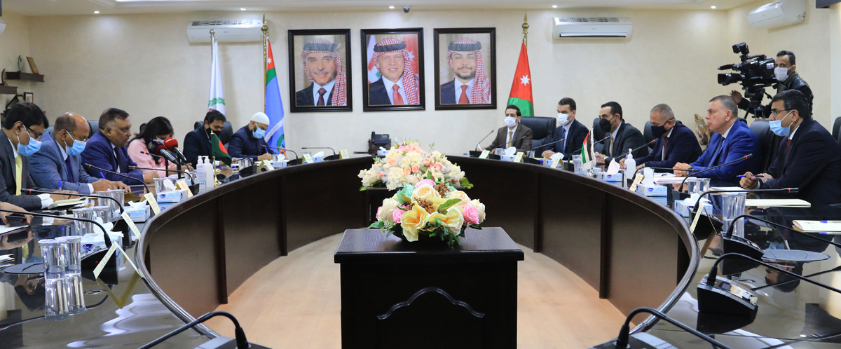 Interior Minister, Bengali official talk cooperation