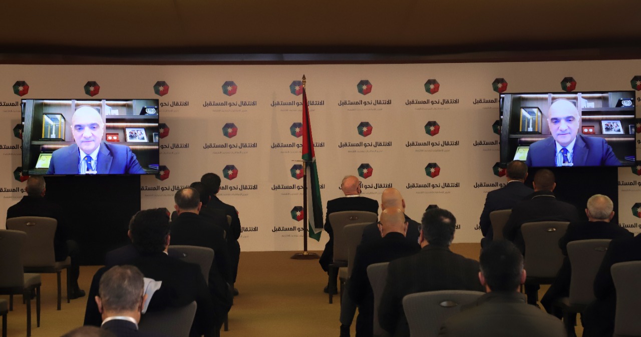 PM stresses Gov't full commitment to Royal directives on national economy