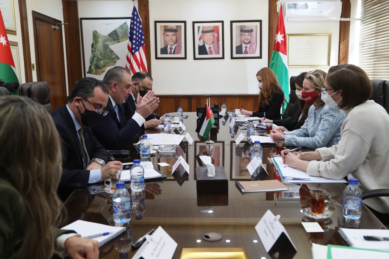 Planning minister, USAID official discuss support for National Water Carrier Project