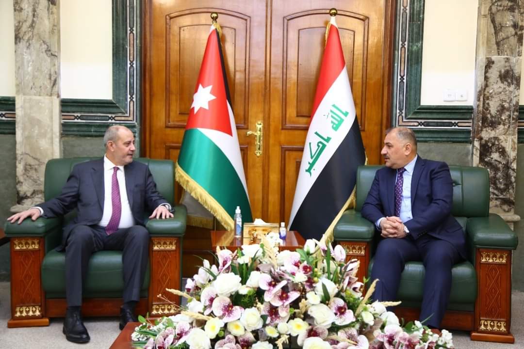 Trade minister, Iraqi senior officials seek further economic cooperation