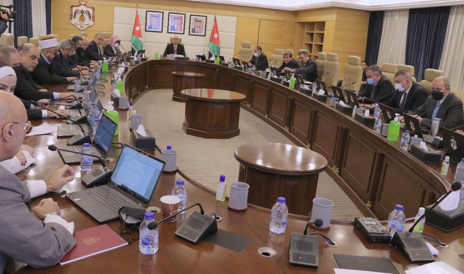 Gov't grants discounts, exemptions from municipal fees, taxes