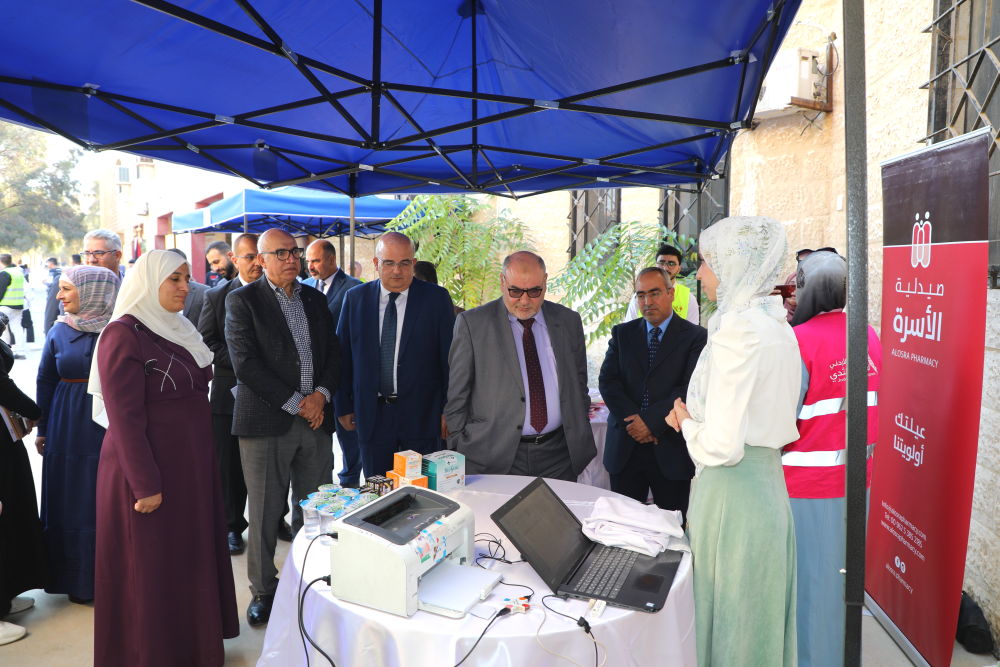 رئيس الجامعة الهاشمية يؤكد تعزيز الوعي للوقاية من سرطان الثدي