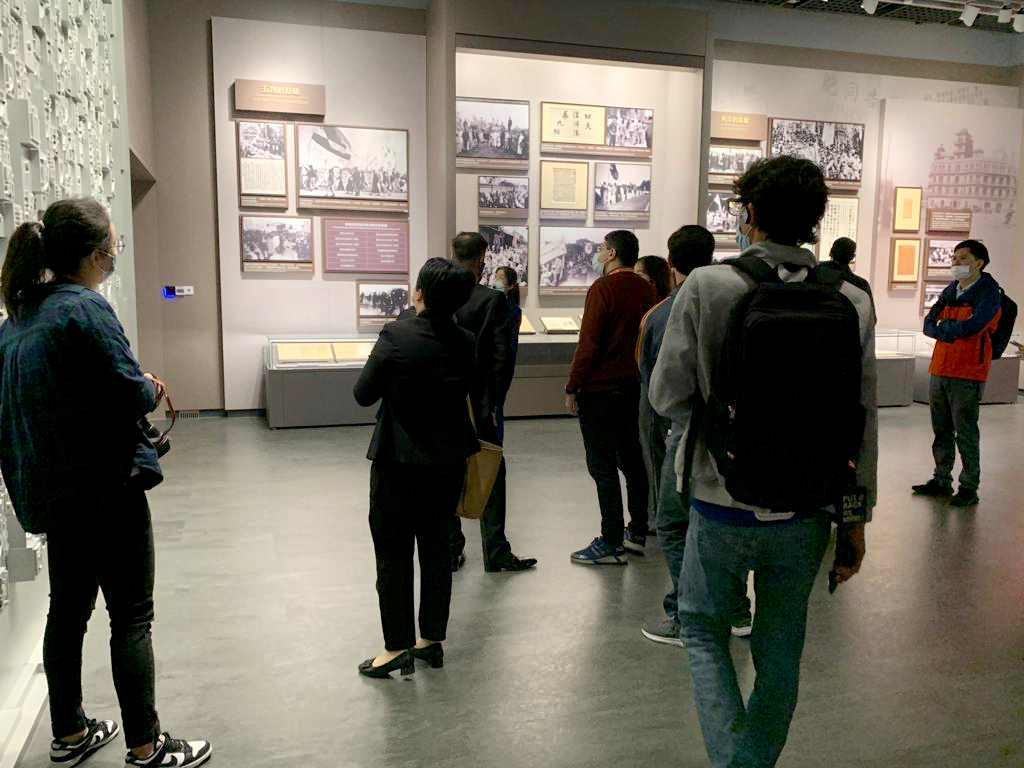 صحفيون يزورون المتحف التذكاري للمؤتمر الوطني الأول للحزب الشيوعي الصيني