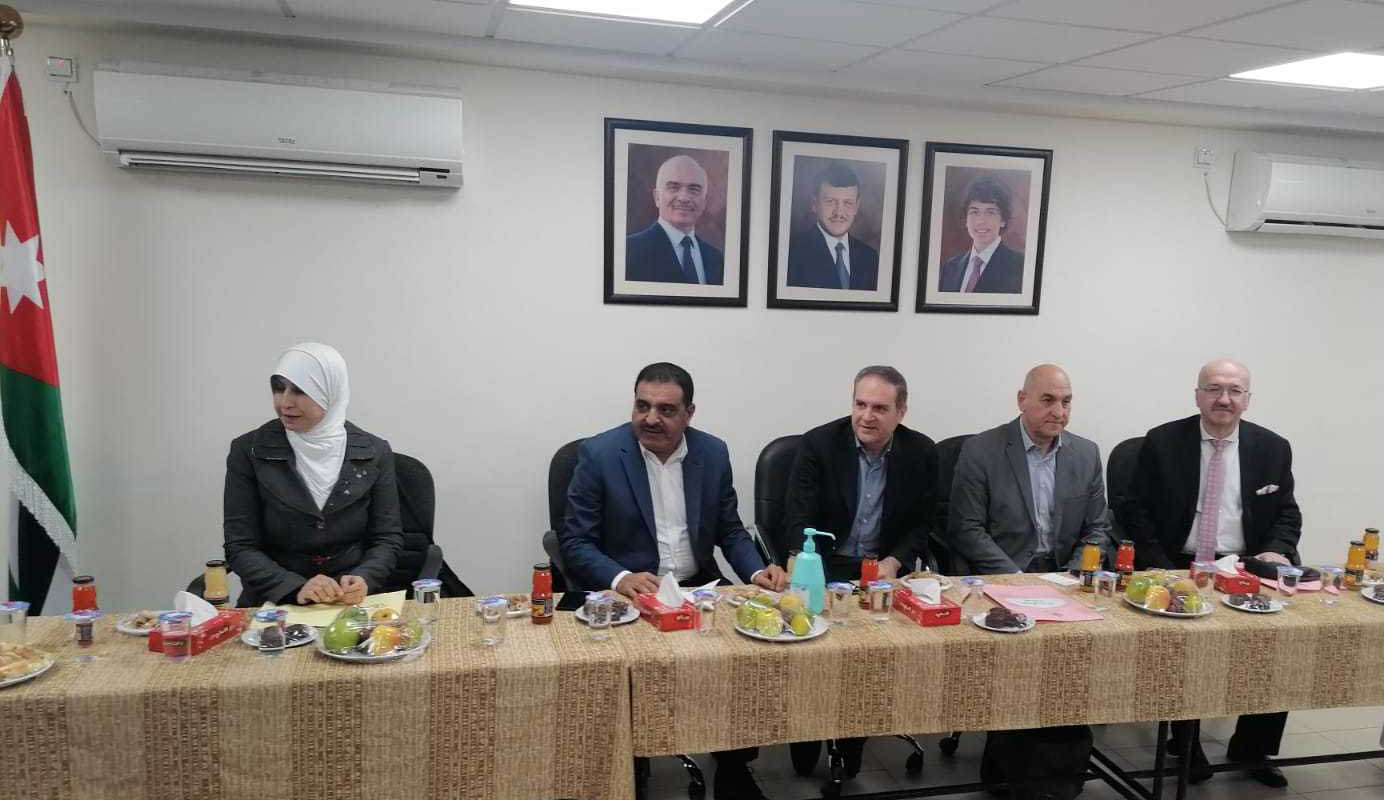 وزير الصحة يتفقد مستشفى الأمير فيصل بالرصيفة