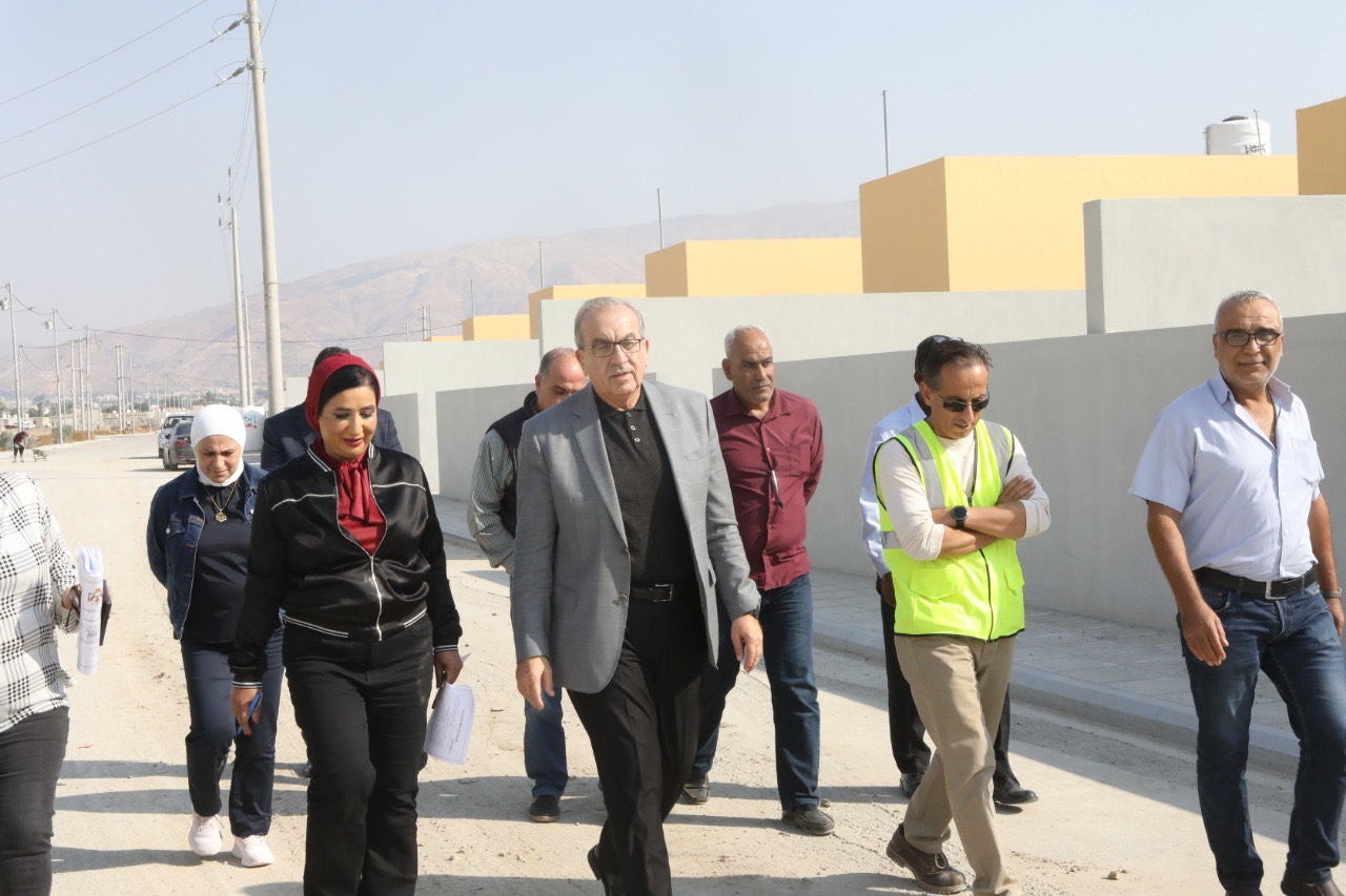 وزير الأشغال العامة يتفقد مشاريع بالبلقاء ومادبا