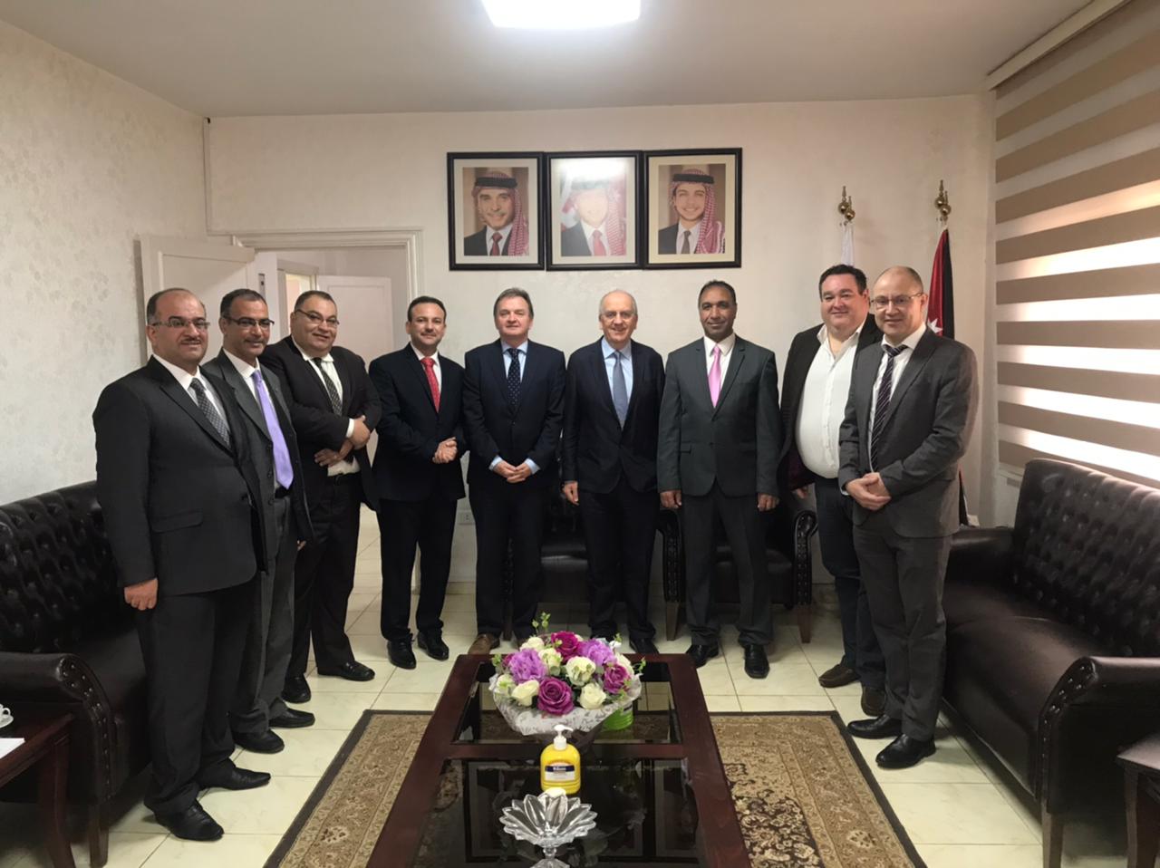 هيئة الاعتماد وجامعة كوينز بلفاست تبحثان إجراءات الاعتماد لطب الأسنان