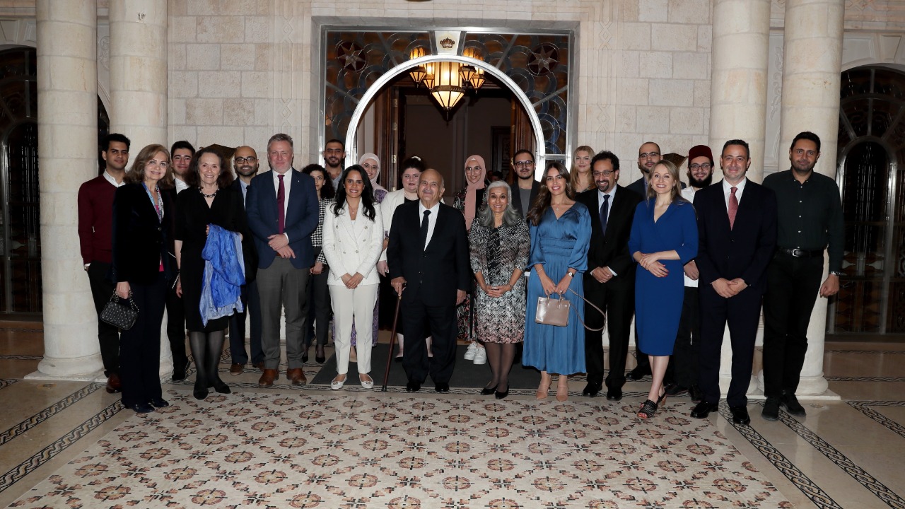 ترشيح طالبين لمنحة مؤسسة دروس