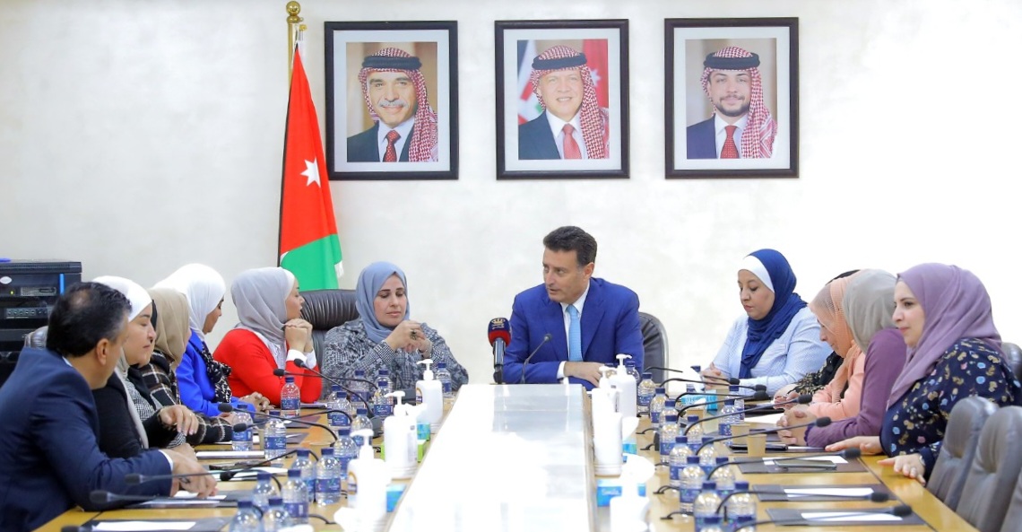 الصفدي يؤكد أهمية دعم حضور المرأة في مختلف المواقع