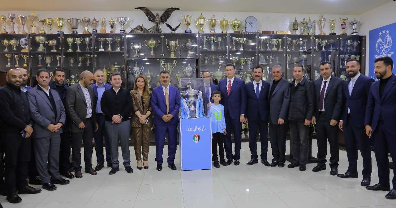 رئيس مجلس النواب يزور الفيصلي مهنئاً بمجلس إدارته الجديد