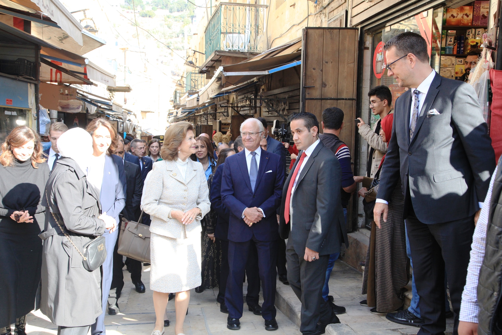 ملك وملكة السويد يزوران مدينة السلط (إعادة مصححة)