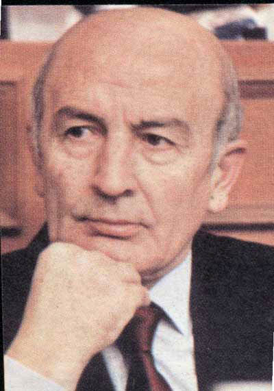 الفايز ينعى العين الأسبق ينال حكمت