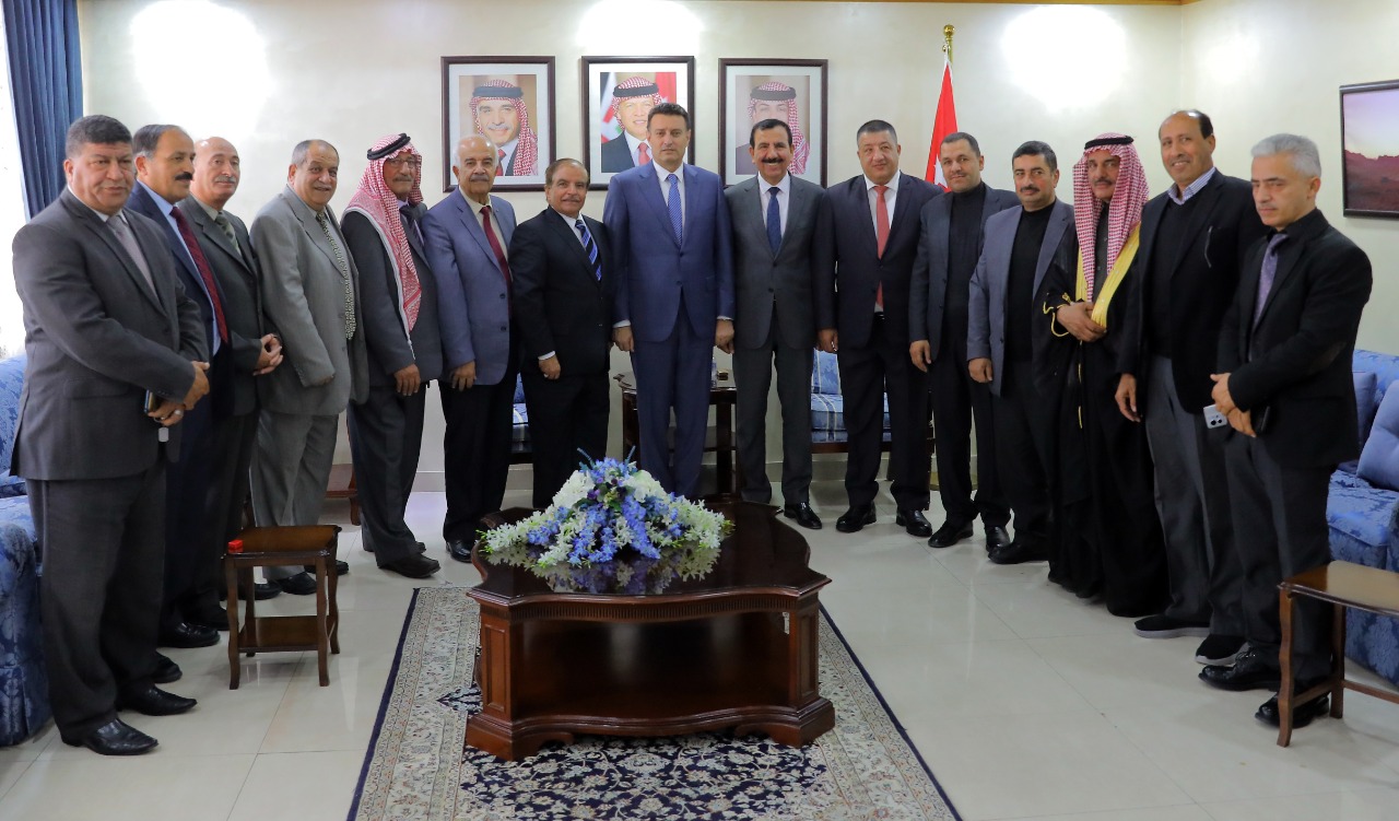 الصفدي يلتقي لجنة الكرامة للمحاربين القدامى ويؤكد متابعة مطالبهم