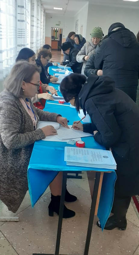 الكازاخستانيون يبدأون التصويت لانتخاب رئيس للبلاد