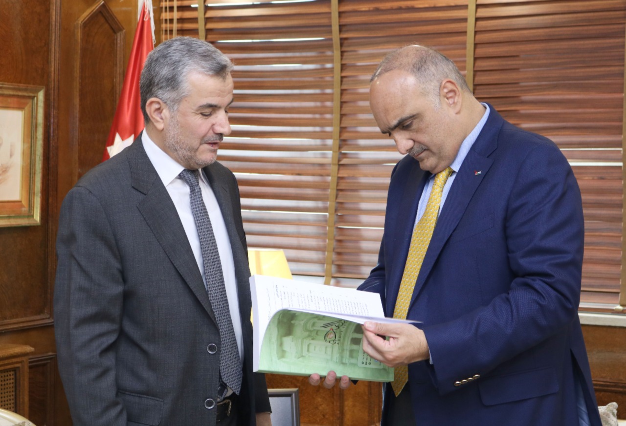 رئيس الوزراء يتسلم تقرير ديوان المحاسبة للعام 2021