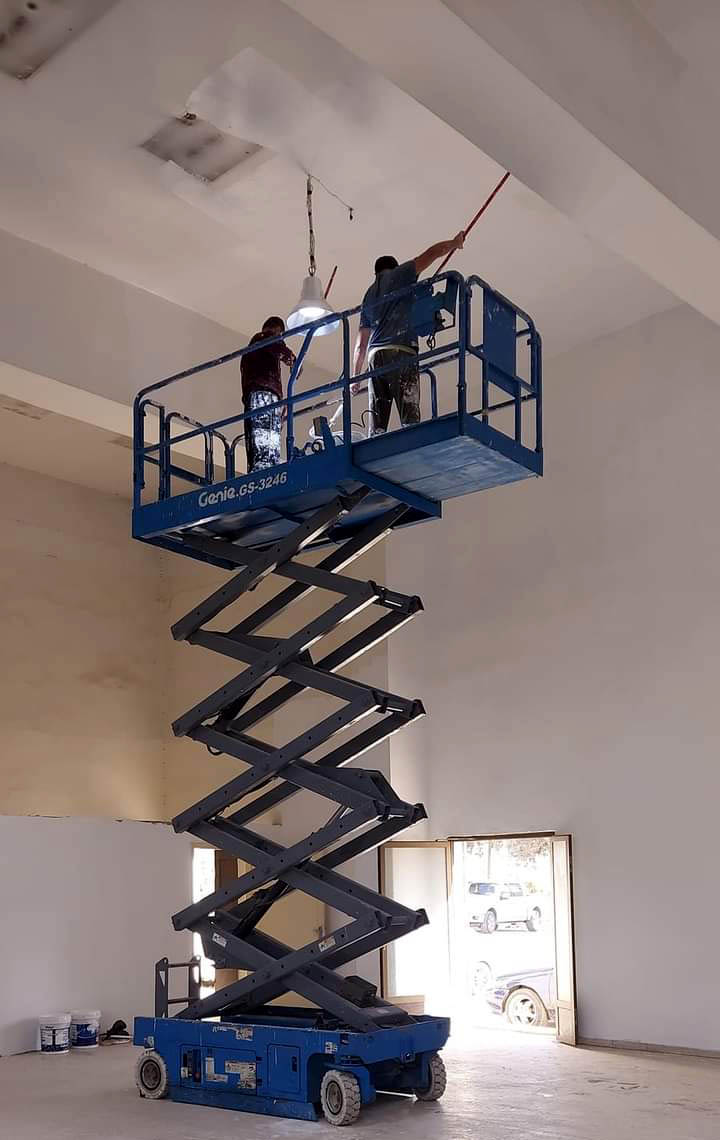 بلدية الرصيفة تباشر بإعادة تأهيل المكتبة العامة